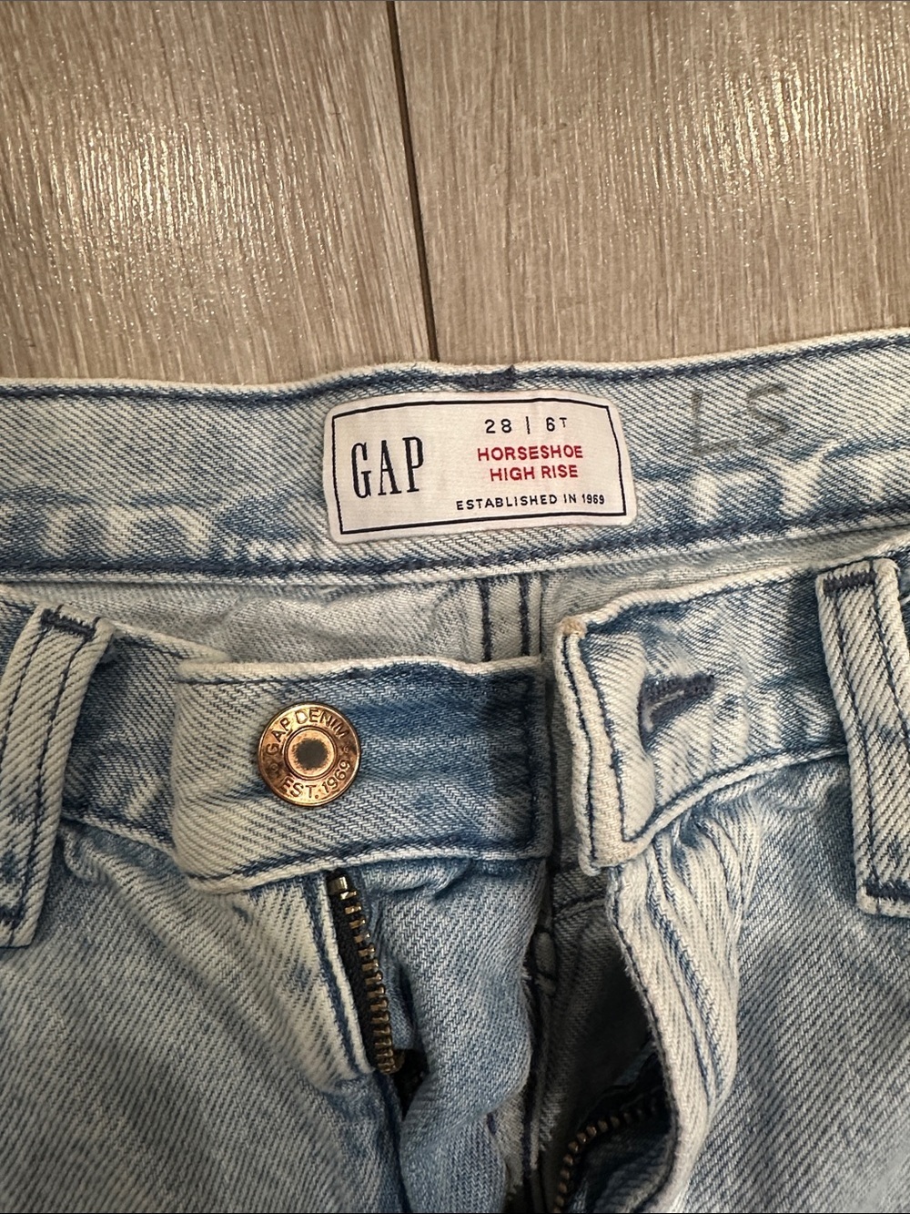 GAP Light Wash Blue Wide Leg Barrel Jeans - Picture 6 of 10